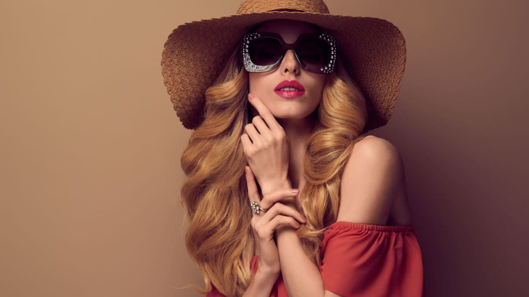 fashion-P54RY37-1-2000x1125